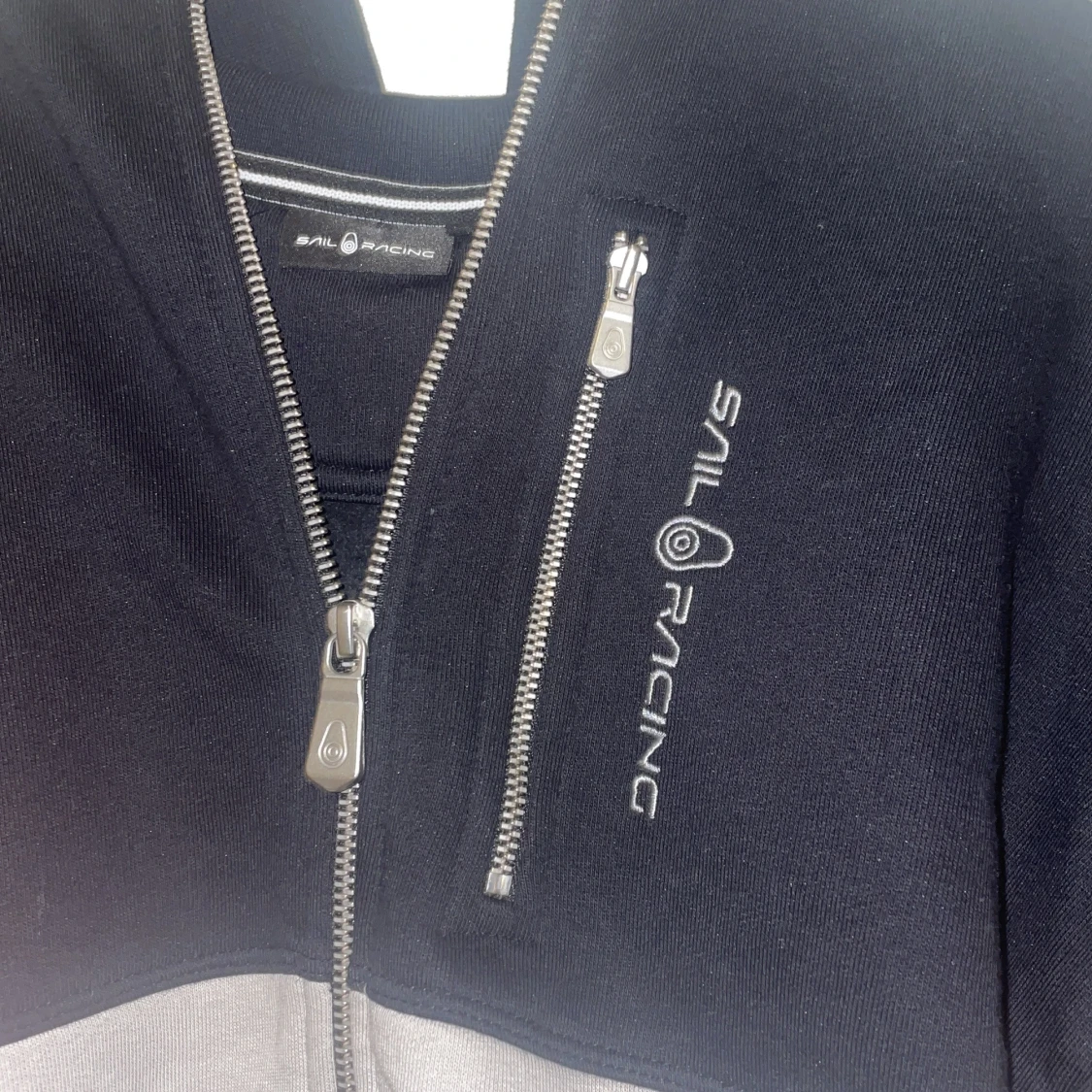 Svart och grå tröja från Sail Racing - 1