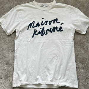 Maison kitsuné Tshirt - Skick: 9,5/10, nästan helt ny - Storlek: M - nypris:1300kr+