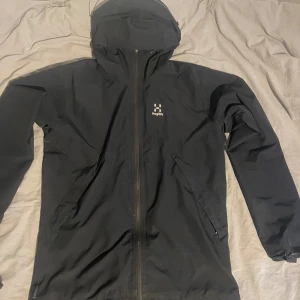 Haglöfs jacka - Svart haglöfs jacka i fint skick skriv privat för mer info storlek M