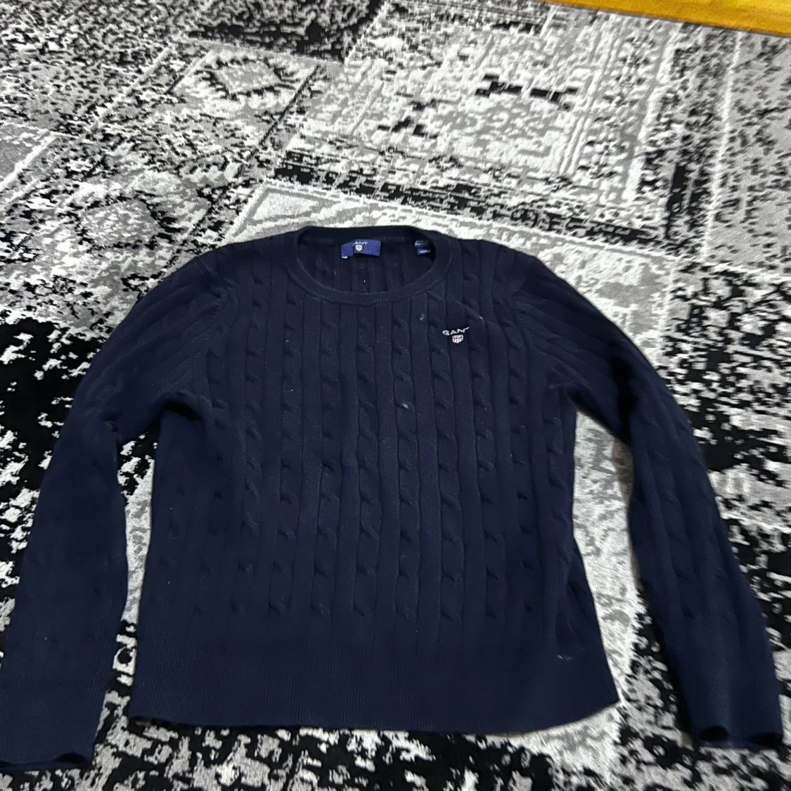 Mörkblå stickad tröja från GANT - 1