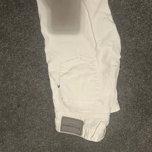 Vita jeans från Replay 29 32 - Snygga vita jeans från Replay i modellen anbass köpta från replay hemsida, priset är inte hugget i sten och går att diskutera vid snabb affär 🤩