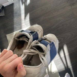 Valentino Opens - Säljer nu mina välanvända Valentino Opens då jag köpt nya skor. Som man kan se på bilden skicket inte så bra, hörde av mig till skomakare och de är inga problem att fixa dem. Priset är ej hugget i sten!