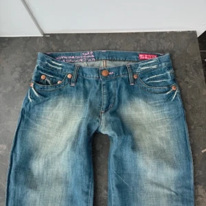 Lågmidjade jeans - Säljer dessa då de inte passade mig (lånade bilder) 