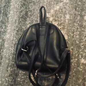 Liten ryggsäck från Michael kors  - Fin Michael kors ryggsäck i bra skick