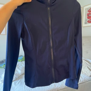 Tränings tröja  - Oavänd tränings tröja.