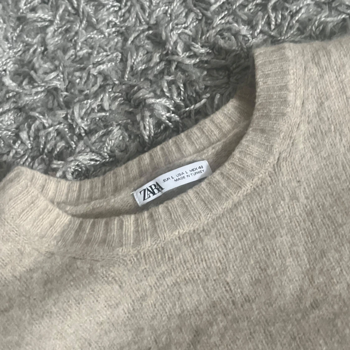 Beige stickad tröja från Zara - 3