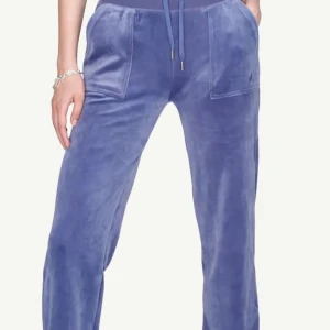 Juicy Couture Byxor - Säljer dessa grå blåa juicy couture byxor pga att dom inte kommer till användning. Säljer för 500kr ikl frakt. För fler bilder är det bara att skriva🩷