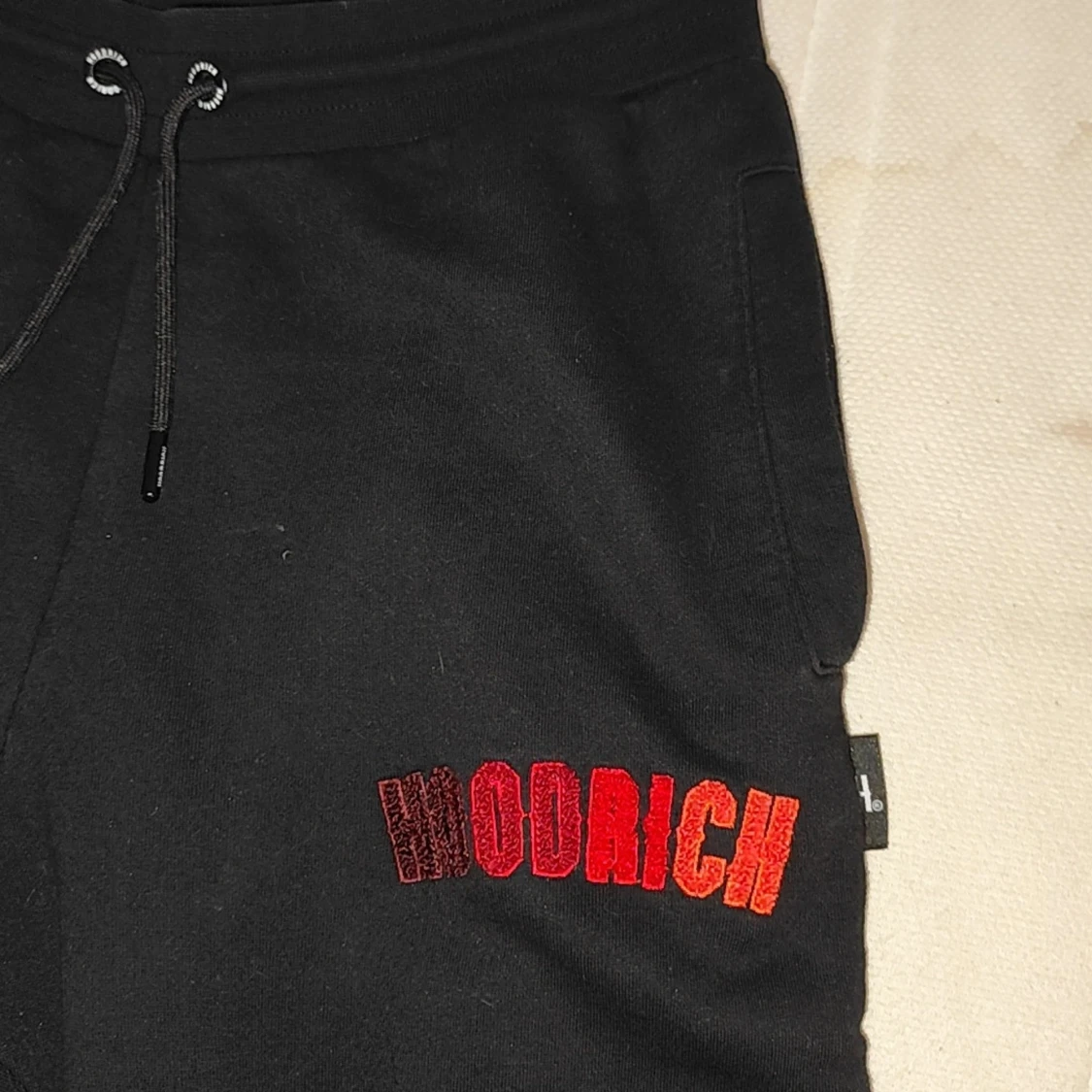 Svarta mjukisbyxor från Hoodrich - 1