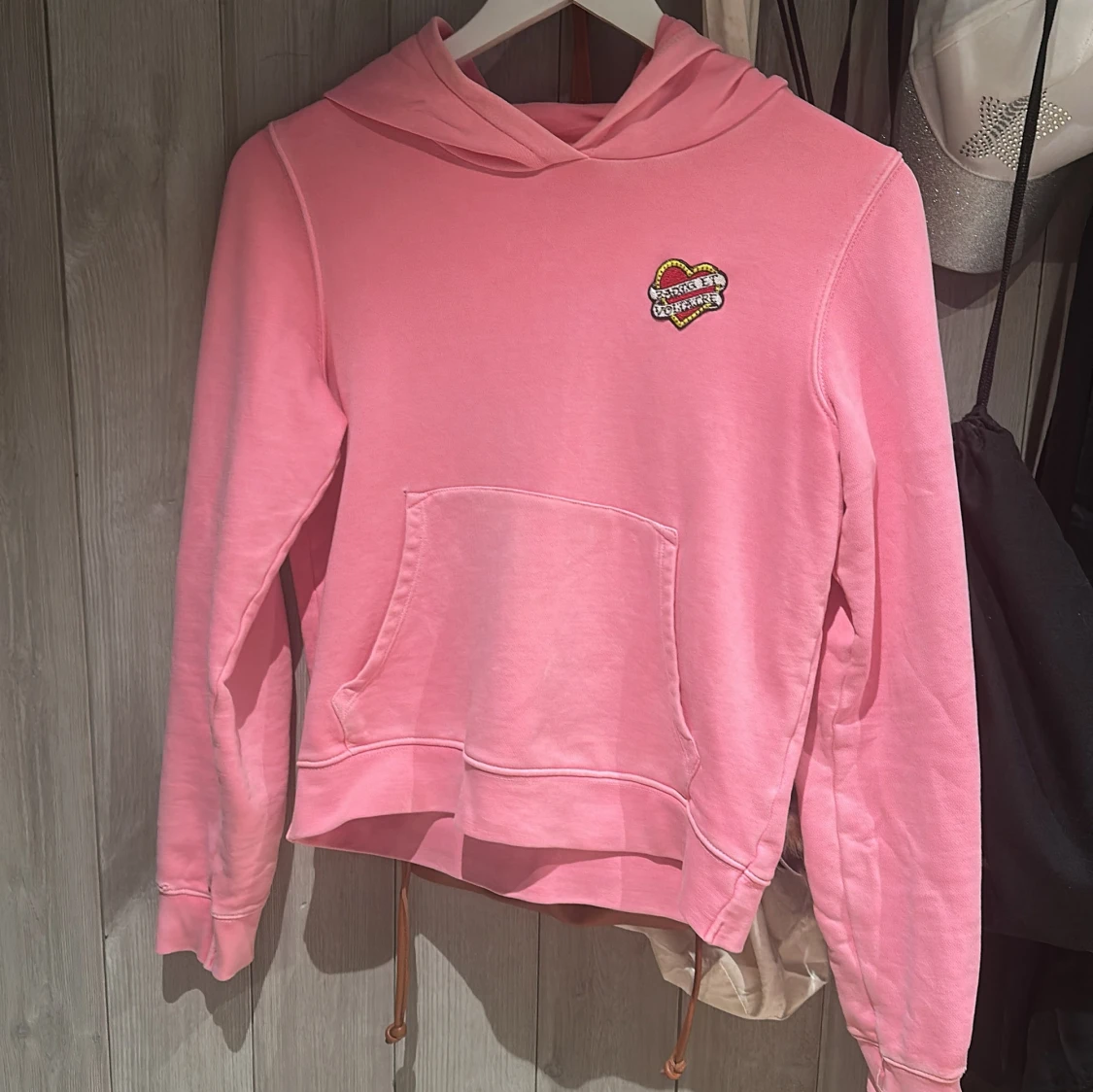 Rosa hoodie från Zadig 