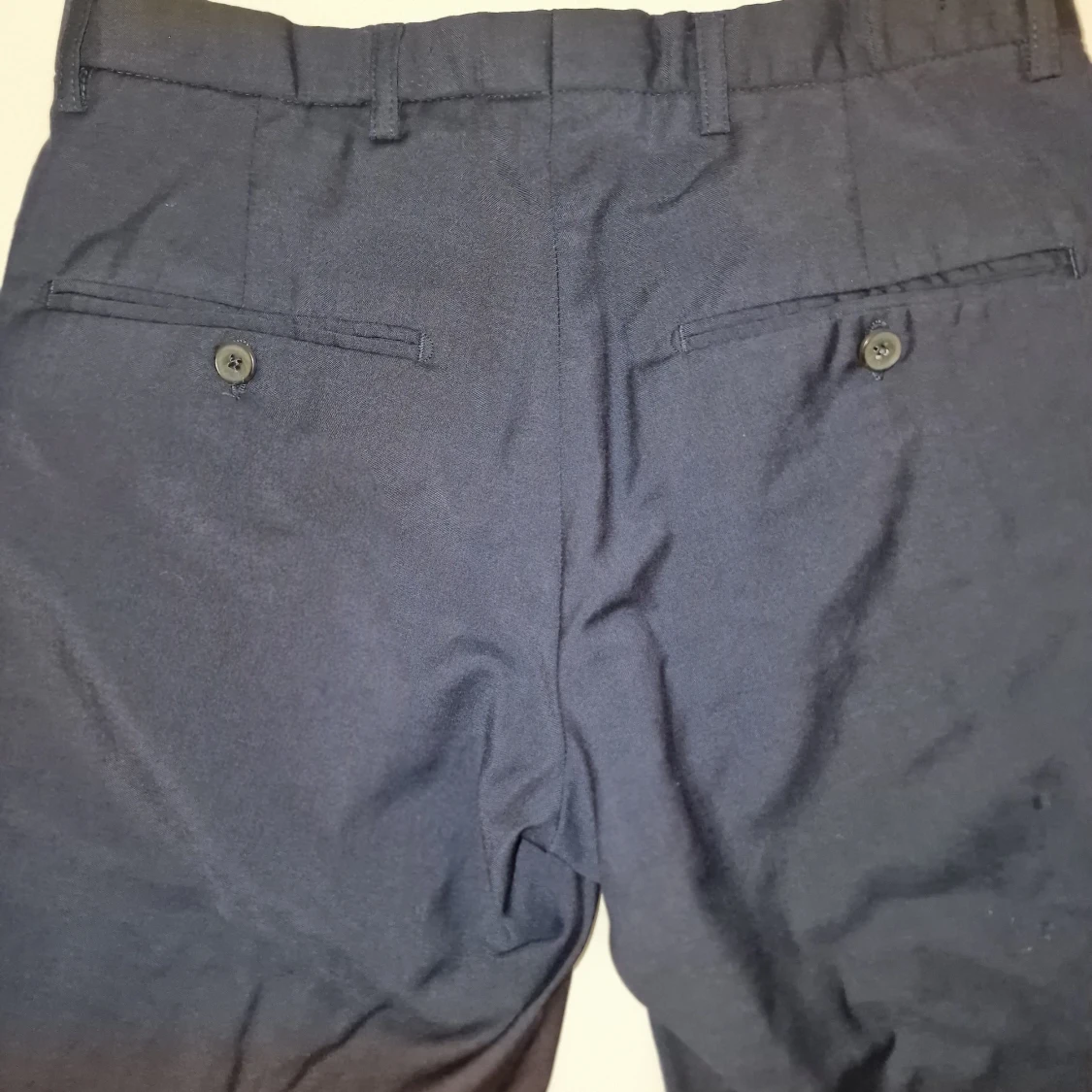 Mörkblå kostymbyxor från J.Lindeberg  - 2