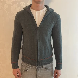 Hugo Boss tröja - Hugo Boss tröja | Skick: 9,5/10 | Size - M | Fraktar via postnord eller instabox | Hör av dig vid minsta fråga eller fundering // Ricco Wardrobe