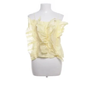 Blus - Söt sommar blus. Kan vara lite genomskinlig men man lägger inte så mycket märke till de