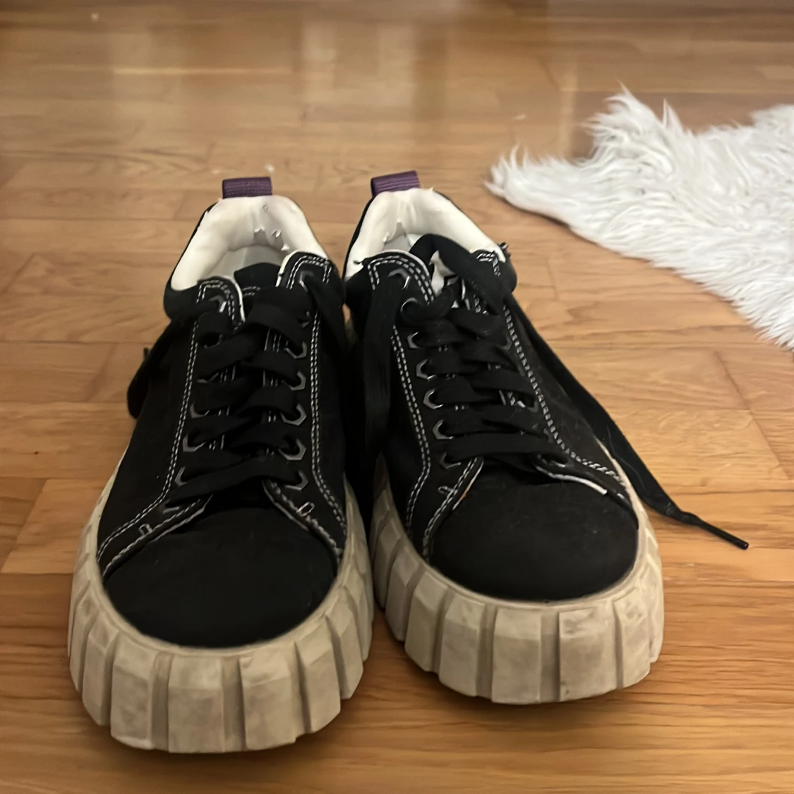 Svarta sneakers från Eytys