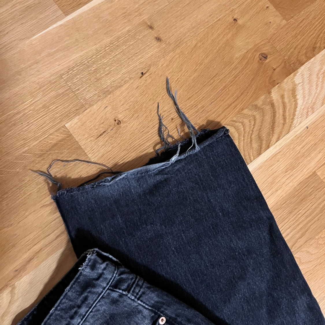 Mörkgråa högmidjade jeans  - 2