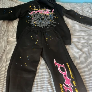 Spider tracksuit - Inte bästa kvalitet 