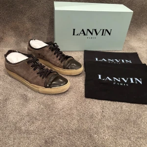 Lanvin Captoe  - Hej! Säljer nu dessa väldigt populära och eftertraktade lanvin skorna! Storlek UK 7 vilket motsvarar 41 i EU storlek! Inget OG medföljer, Skick 5/10  Ny pris= 5000 kr Säljs för= 350 kr