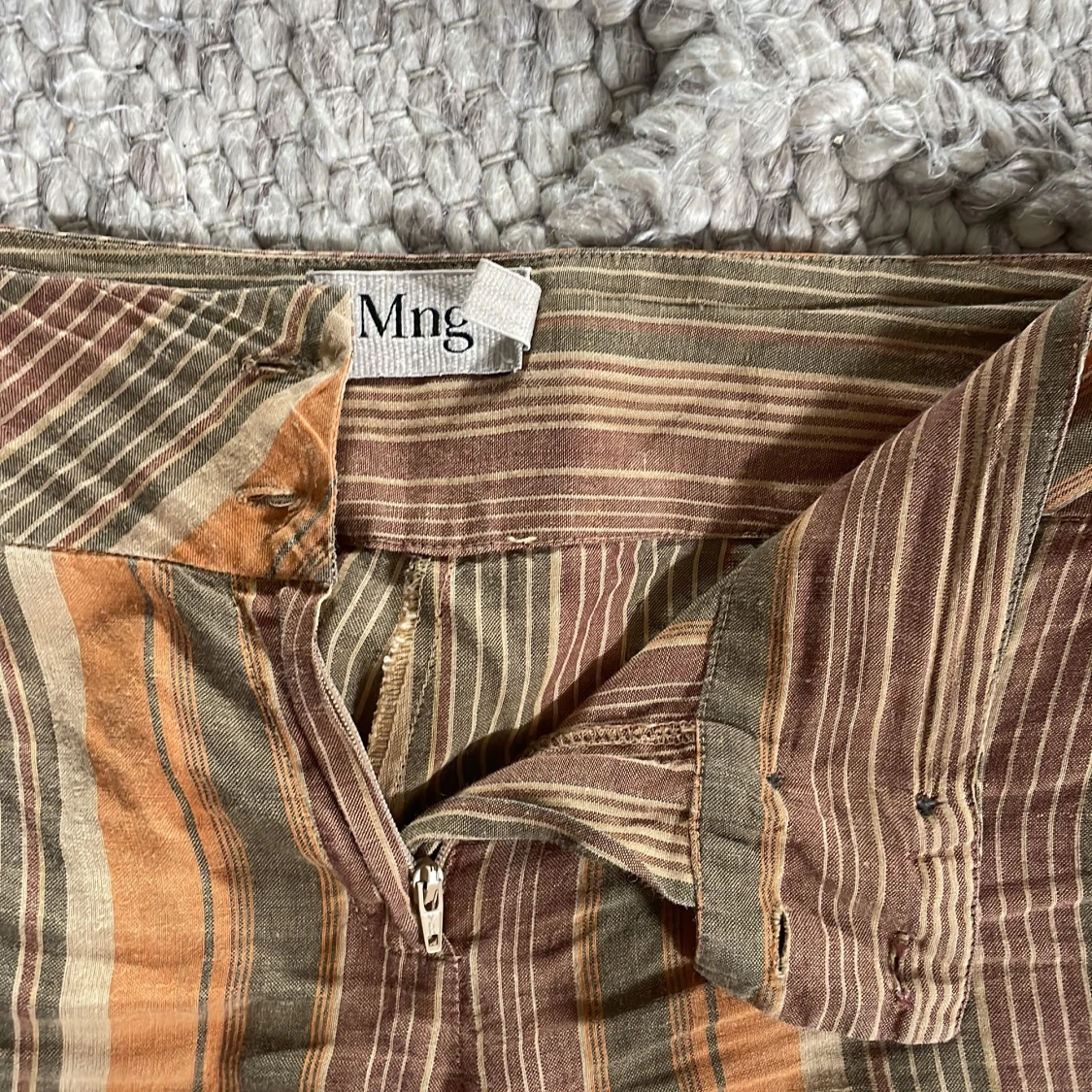 Randiga linnebyxor från mango - 4