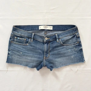 Abercrombie & Fitch blå jeansshorts  - exakta mått på bilderna vinge 🪽 