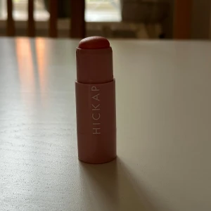 Hickap blush stick - Blush stick från Hickap i färgen shimmering coral. Endast provad 1-2 gånger🌸