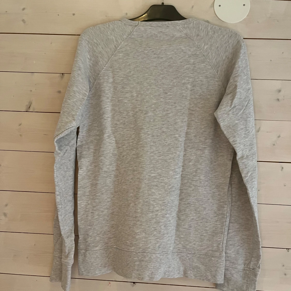 Grå sweatshirt från Jack & Jones - 1