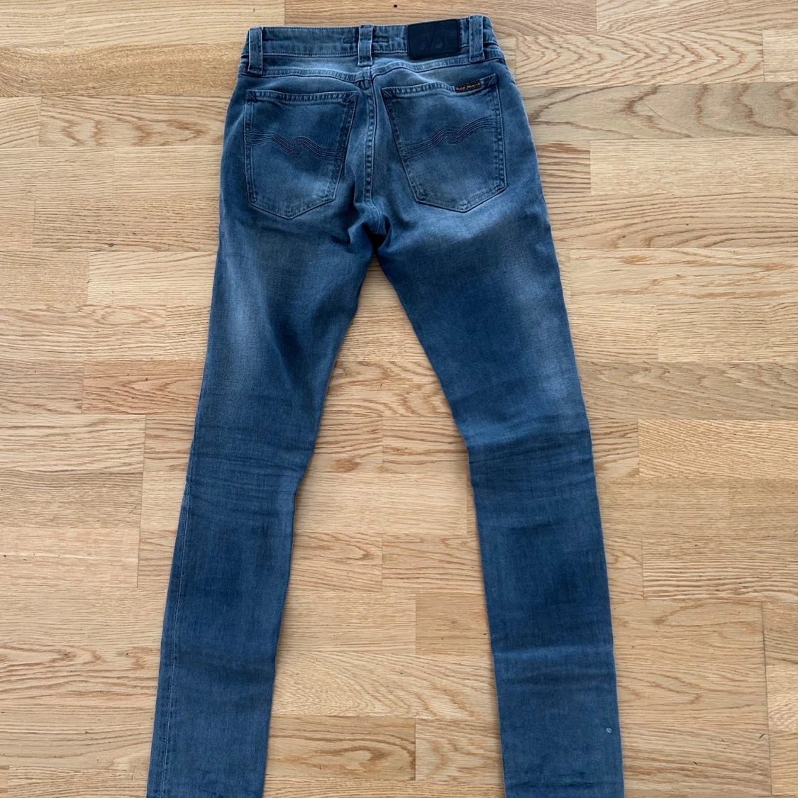 Gråa jeans från Nudie jeans - 2