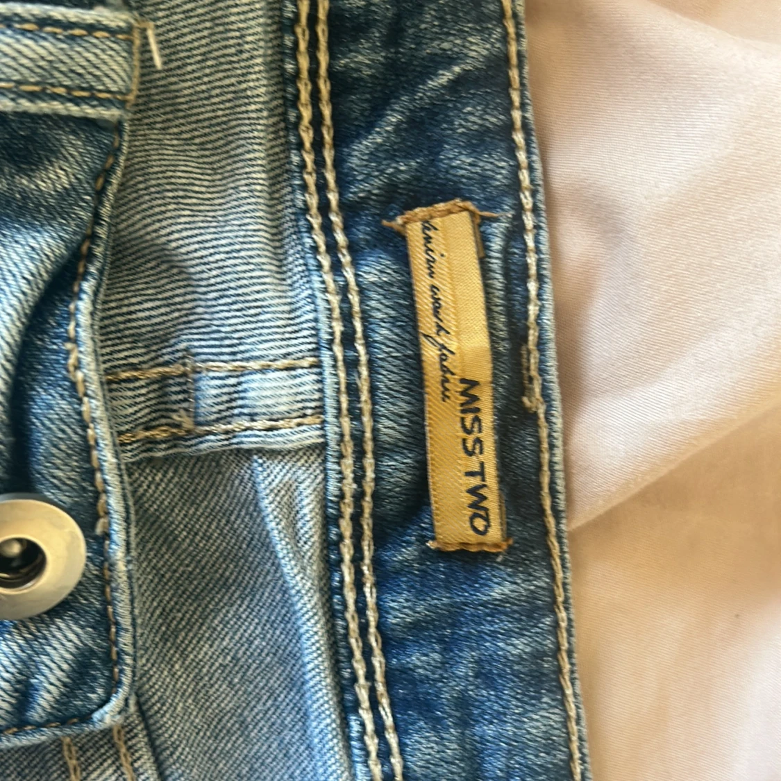 Jeansshorts med tryck från Miss Two - 2