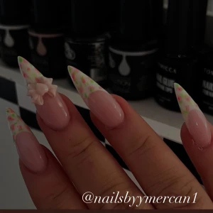 Naglar  - Söker nagelmodeller 🩷
