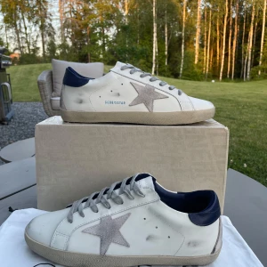Golden goose  - Golden goose super-star | Storlek 44 | Blue tail | Helt nya | Box och bustbag fås med | Pm vid frågor! 
