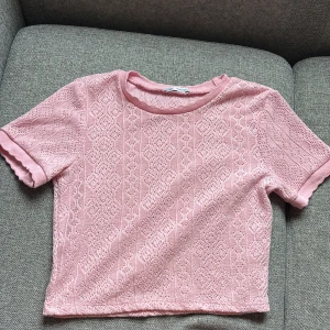  stickad topp  - Supersöt ljusrosa stickad topp från Zara. Stolek L men sitter som en S. Använd fåtal gånget