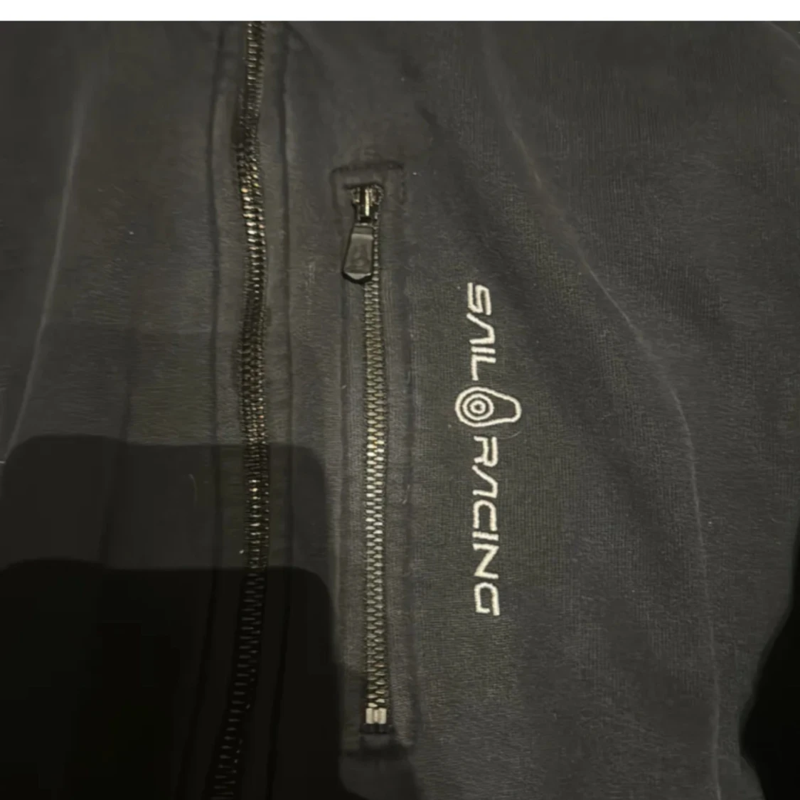 Svart hoodie från Sail Racing - 2