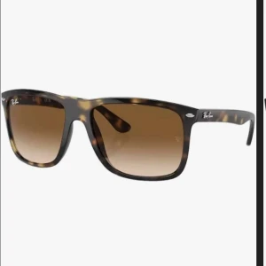 SÖKER RAYBANDS BOYFREIND - söker just denna model av raybands 