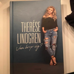 Vem bryr sig? - Therése Lindgren delar med sig av sin personliga resa mot att bli mer medveten om djur, mat och livet. Med humor och ärlighet inspirerar hon unga att bry sig om sina val, djurens rätt och att våga tänka annorlunda. Perfekt för dig som vill läsa om vego, livsstil och att hitta sin egen väg.
