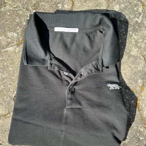 Pikétröja från Tiger of Sweden - Svart pikétröja från Tiger of Sweden. Felfritt skick och inga defekter. Priset kan Diskuteras!