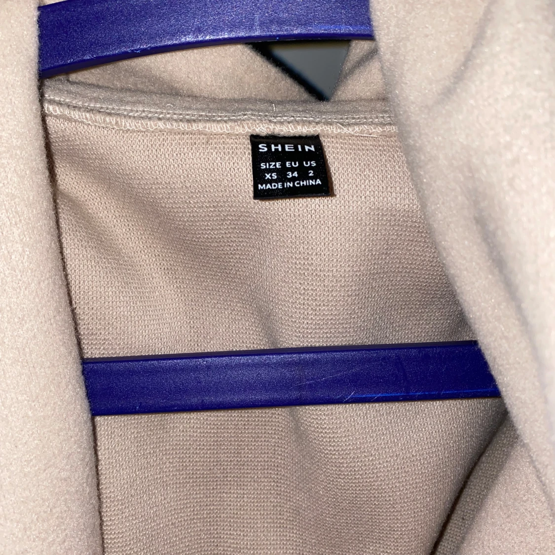 Beige kappa med bälte - 4