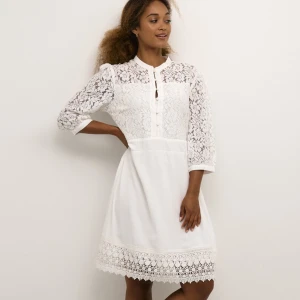 Vit klänning  - En superfin vit klänning som passar perfekt till studenten, som är från Cream. Den är endast använd en gång och är som ny! 🤍🤍