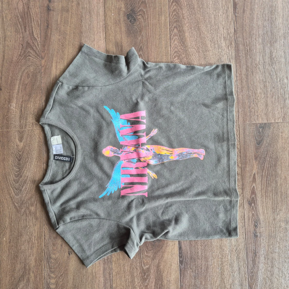 Grå Nirvana t-shirt från Divided