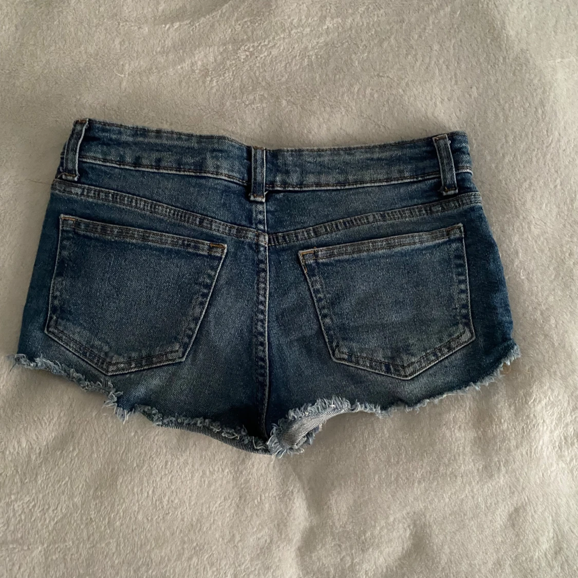 Blå jeansshorts från Divided - 1