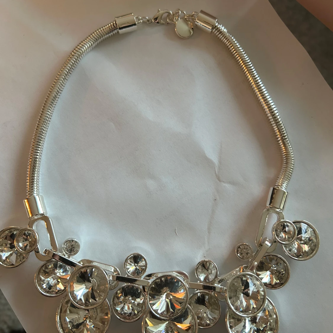 Statement halsband med stora glittriga stenar - 1