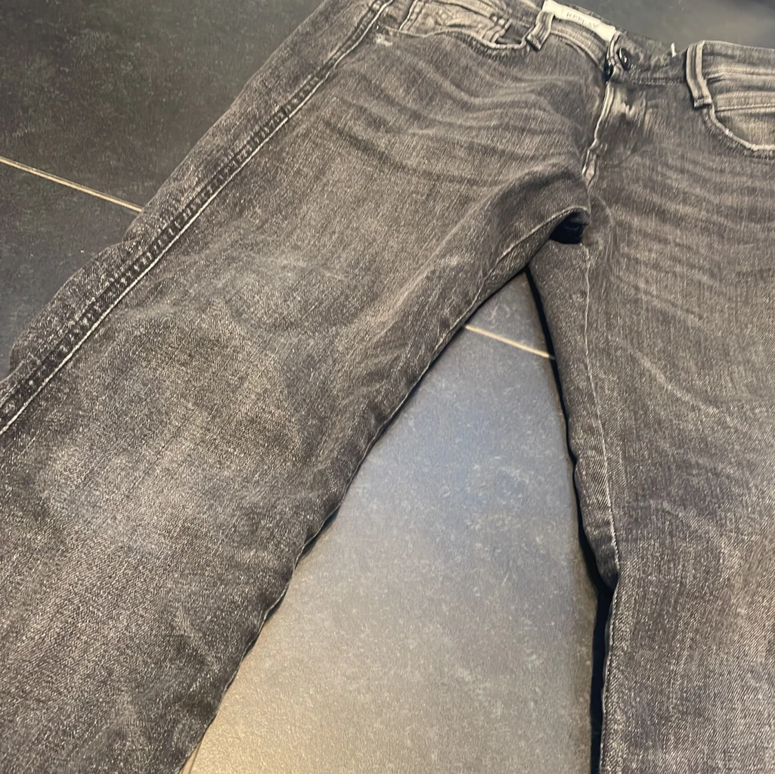 Svarta Replay Anbass jeans - 1