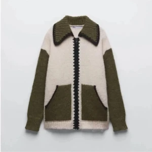 Stickad kofta Zara - Populär stickad kofta från Zara i fint skick! Beige, grön och svart!  Mkt populär, därav priset. 🥰