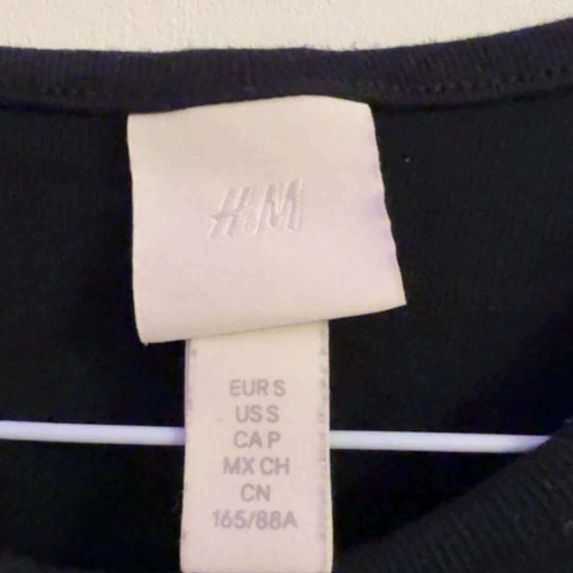 Svart croppad långärmad topp från H&M - 2