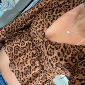 Blus med leopardmönster - Blus bra skick