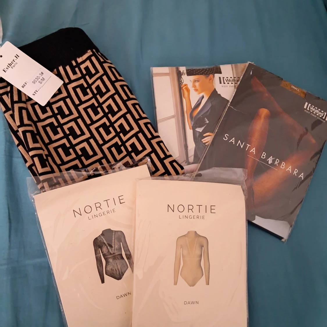 Bådy, wolford och kjolen.