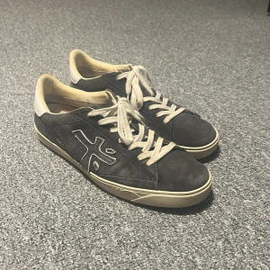 Premiata - Säljer nu mina premiatas då jag inte använder dom längre, använt skick