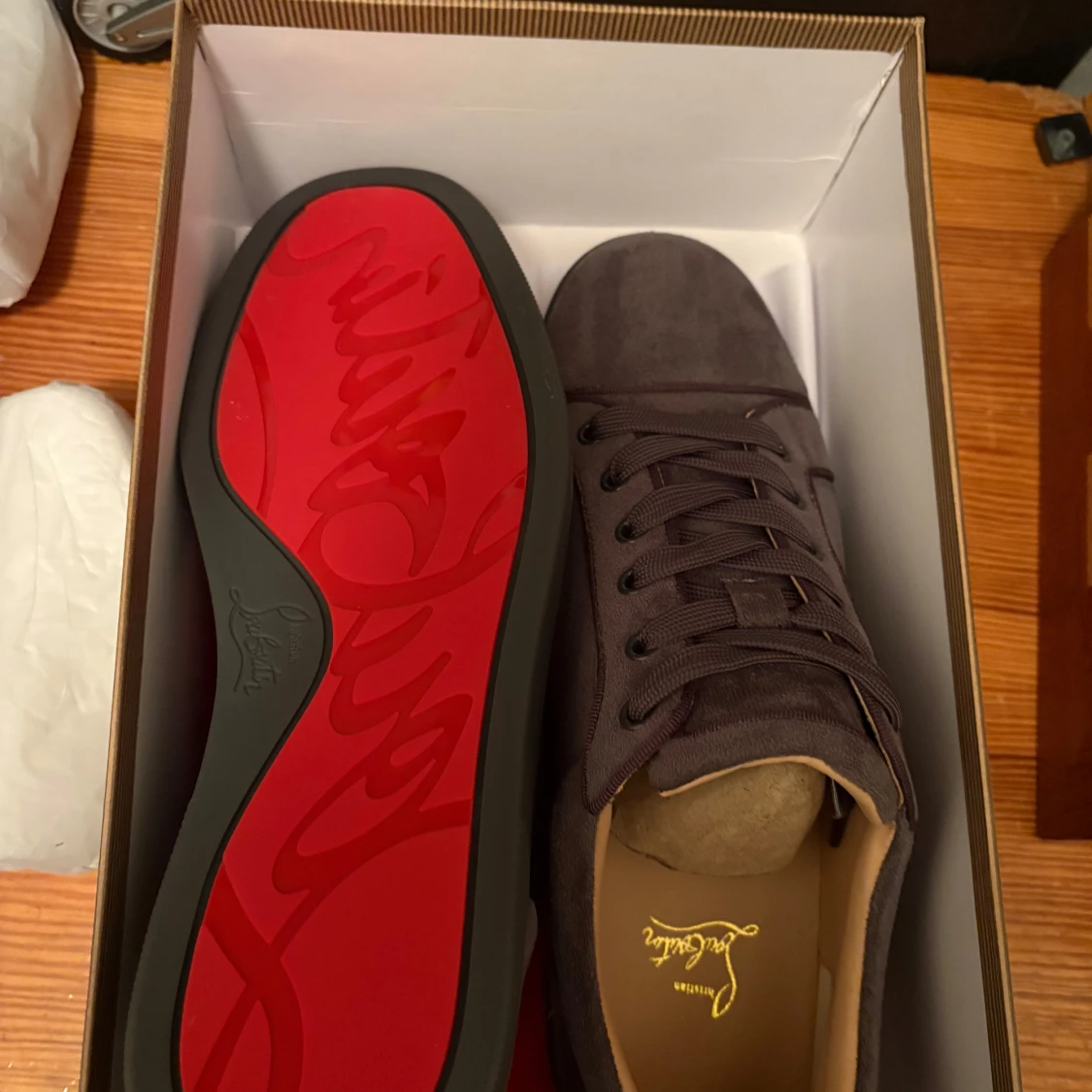 Gråa sneakers från Christian Louboutin - 1