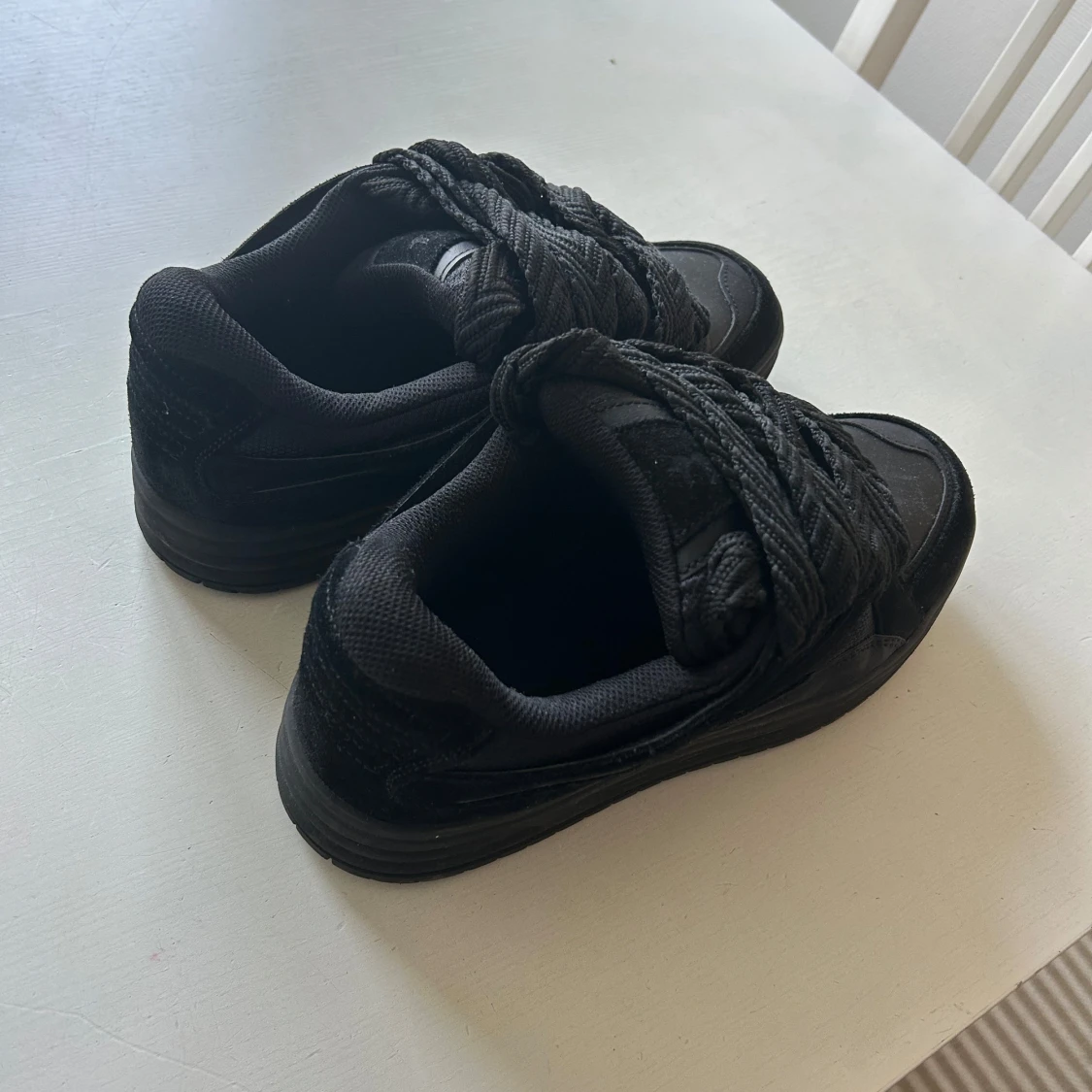 Svarta sneakers med grova snören - 2