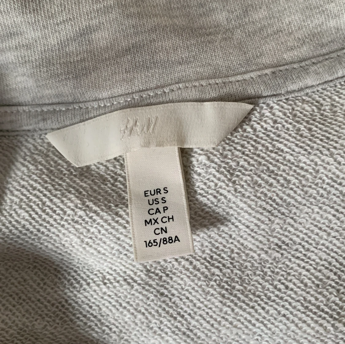 Ljusgrå halvzip tröja från H&M - 1