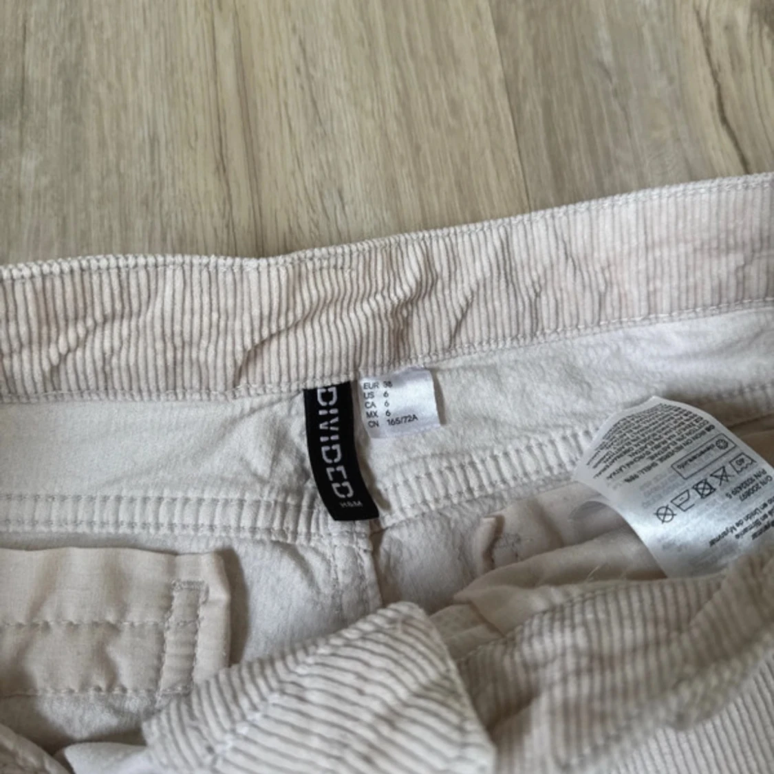 Beiga bootcut/utsvängda manchesterbyxor - 1