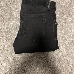 Tiger of sweden jeans - Tiger of sweden jeans i modell slim och storlek W31/L32 i en svart färg, riktigt stilren look och perfekt för flera tillfällen. Jeansen är i mycket bra skick.