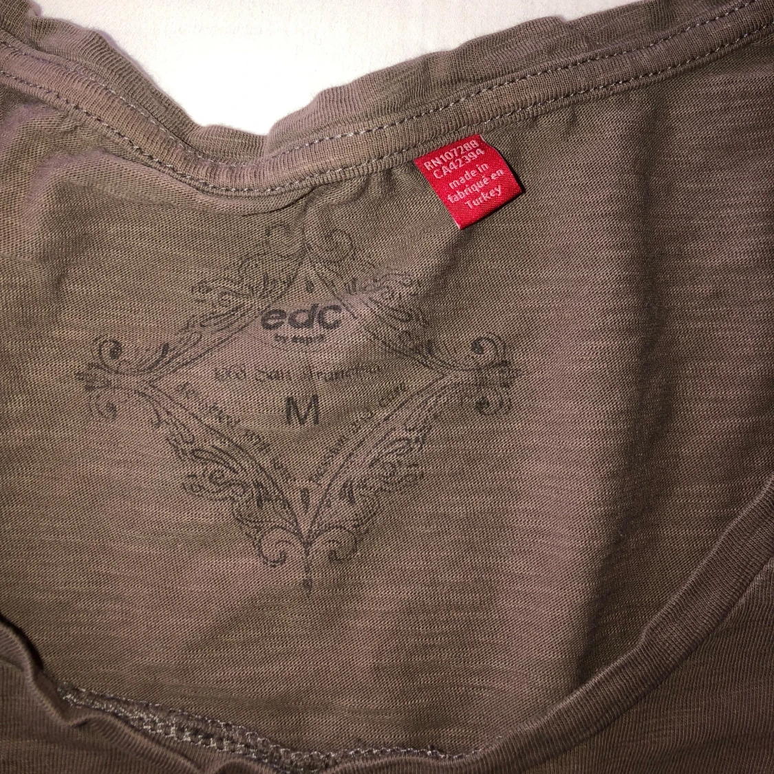 Brun kortärmad topp från edc - 1